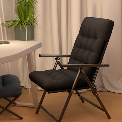 Sedia a poltrona contemporanea con poggiapiedi estesi e cuscini rimovibili