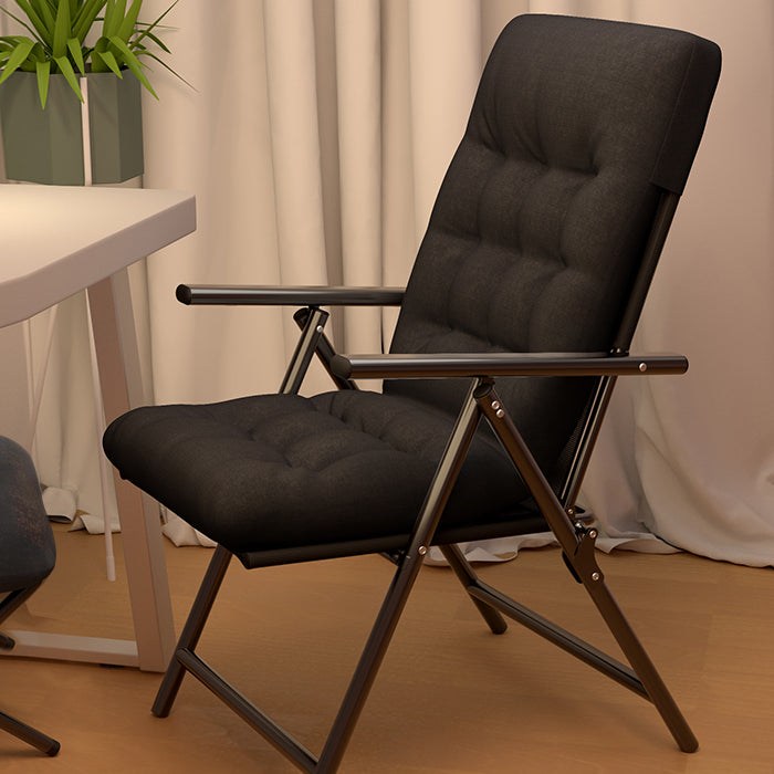 Sedia a poltrona contemporanea con poggiapiedi estesi e cuscini rimovibili