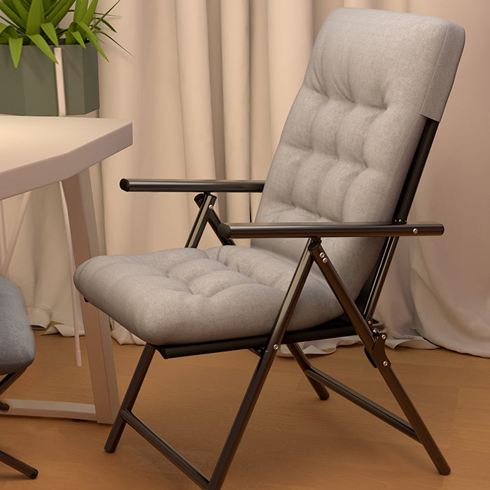 Sedia a poltrona contemporanea con poggiapiedi estesi e cuscini rimovibili