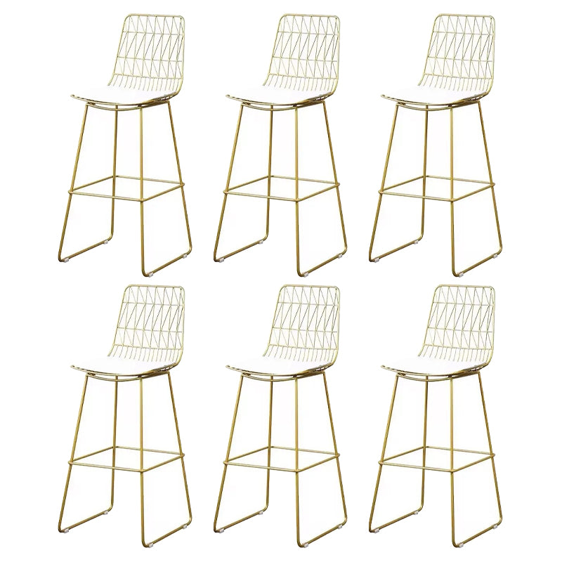 Armloze eetgelegen Glam lage achterste barkrukken met gouden metalen basis