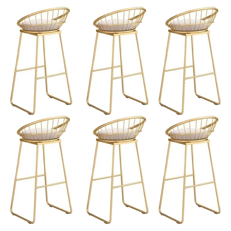 Armloze eetgelegen Glam lage achterste barkrukken met gouden metalen basis