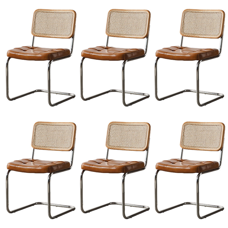 Moderne rugleuning kussenstoel met metalen basis voor eetkamer