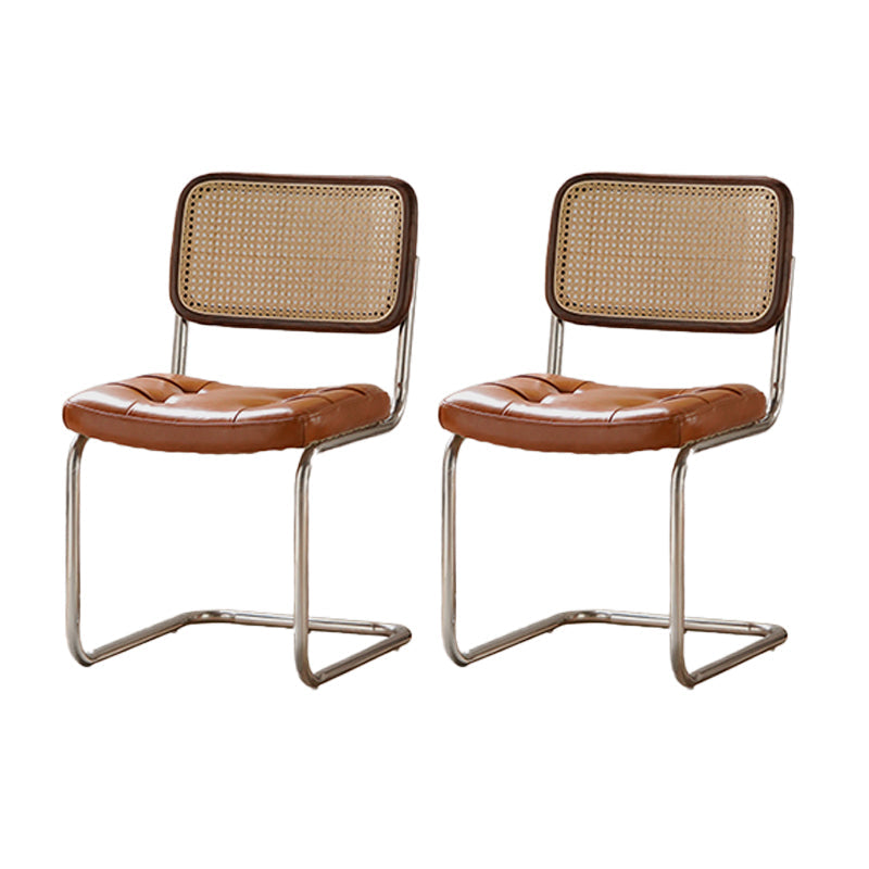 Moderne rugleuning kussenstoel met metalen basis voor eetkamer