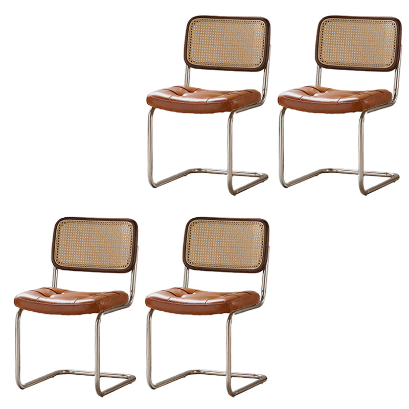 Moderne rugleuning kussenstoel met metalen basis voor eetkamer