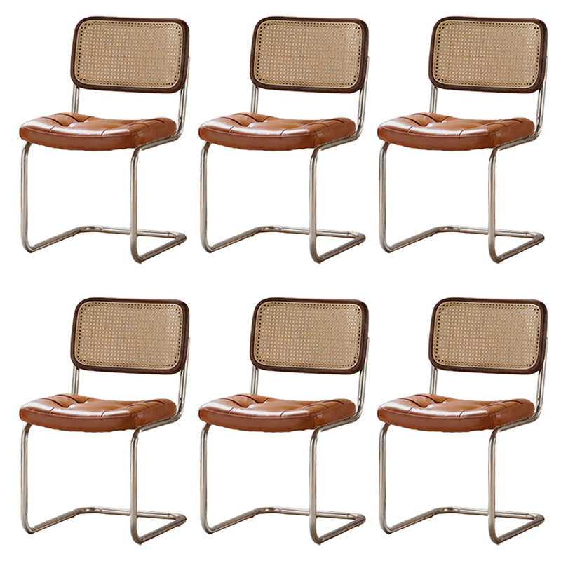 Moderne rugleuning kussenstoel met metalen basis voor eetkamer