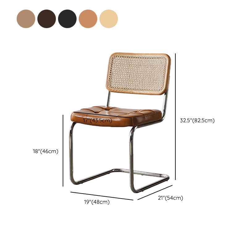 Moderne rugleuning kussenstoel met metalen basis voor eetkamer