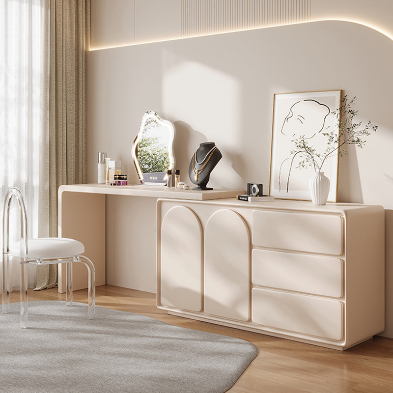 Eigentijdse wit verlichte spiegel slaapkamer met lade ijdelheid kleedtafel