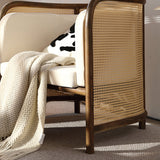 Beige kussens bank in rattan accent tropische bank met smokingarm
