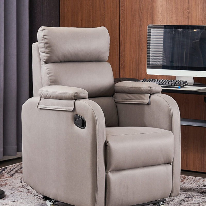 Sedia da poltrona in pelle in pelle in finta polpa di colore massiccio.