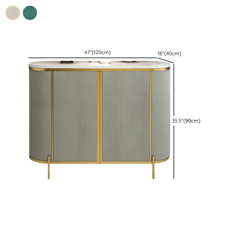 Gabinete paralero de piedra del lado glamoroso con puertas para la cocina