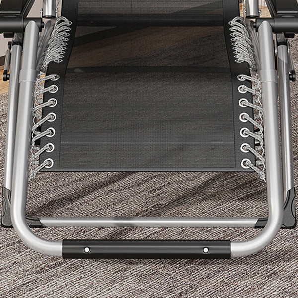 Reclinabile ergonimico interno contemporaneo in base in metallo a colori solidi