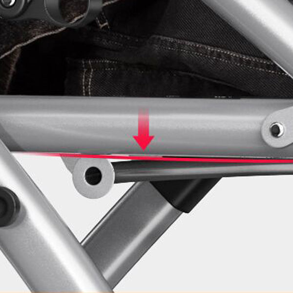 Reclinabile ergonimico interno contemporaneo in base in metallo a colori solidi