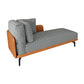 Eigentijdse chaise longue met vierkante armleuningen en accenten van stof