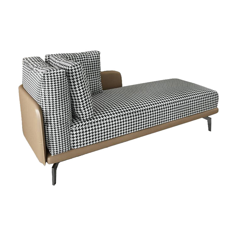 Eigentijdse chaise longue met vierkante armleuningen en accenten van stof