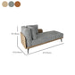 Eigentijdse chaise longue met vierkante armleuningen en accenten van stof