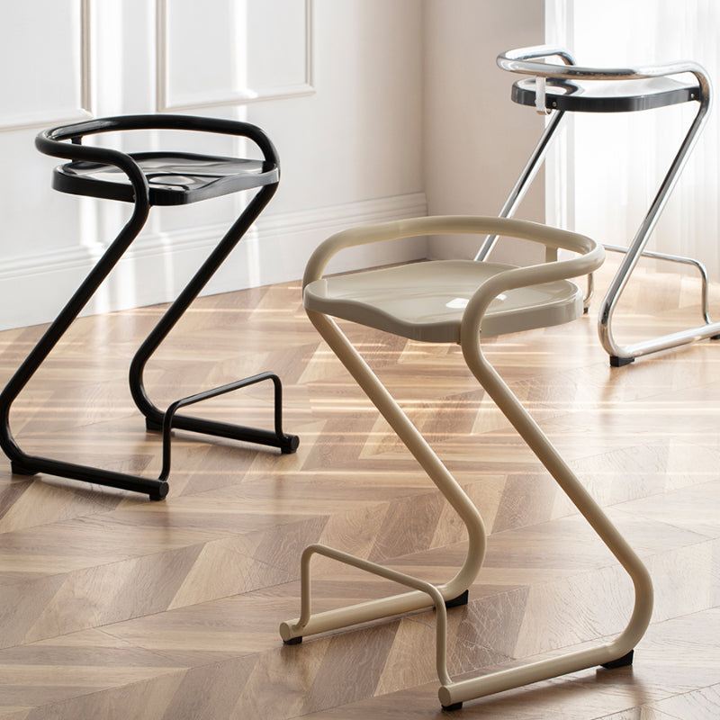 Eigentijdse lage rug 27-inch armloze barkruk met metalen basis