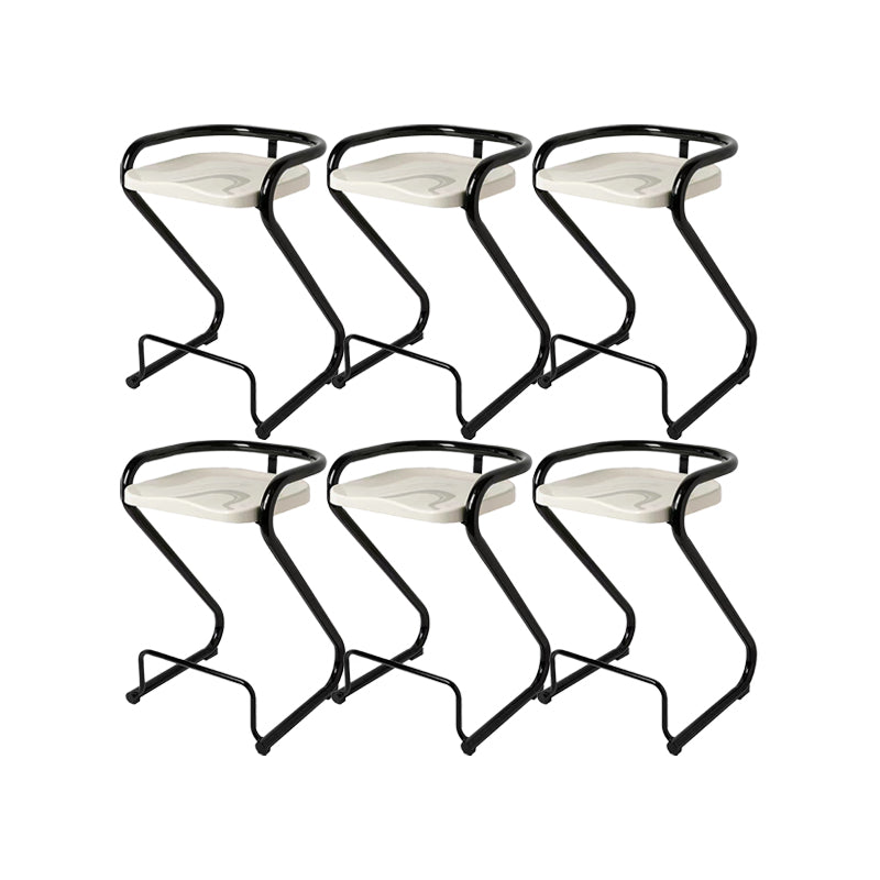 Eigentijdse lage rug 27-inch armloze barkruk met metalen basis