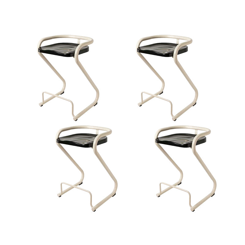 Eigentijdse lage rug 27-inch armloze barkruk met metalen basis