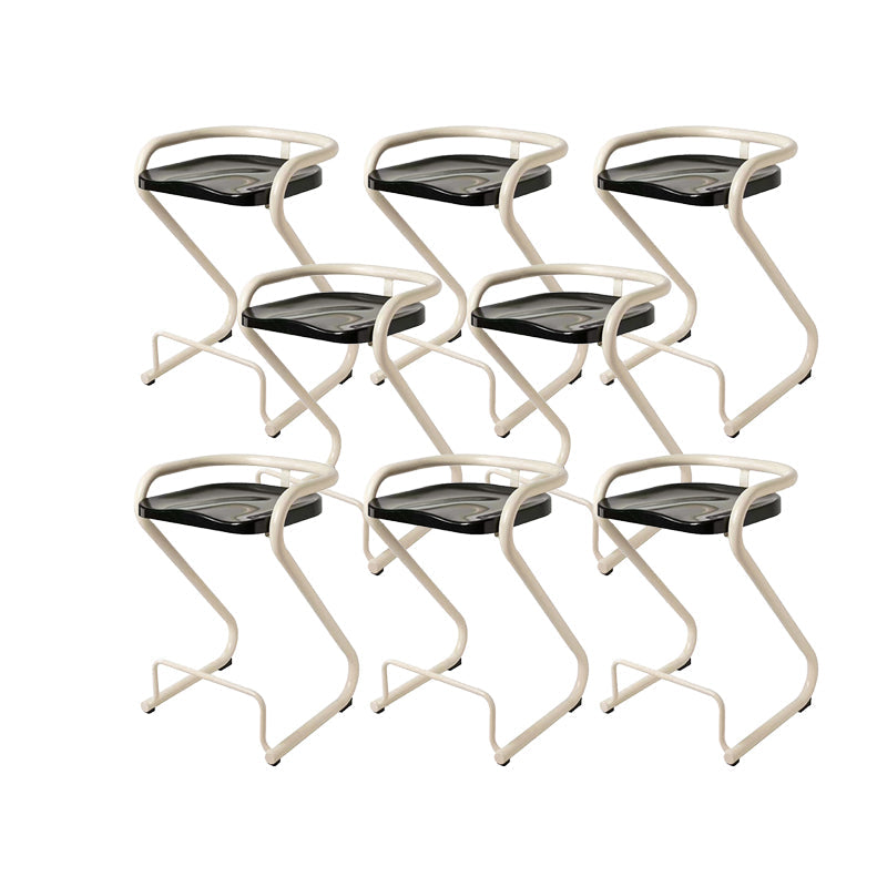 Eigentijdse lage rug 27-inch armloze barkruk met metalen basis