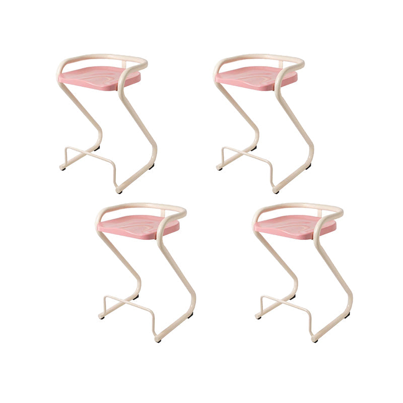 Eigentijdse lage rug 27-inch armloze barkruk met metalen basis