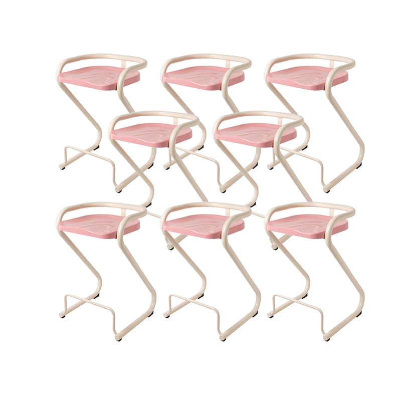 Eigentijdse lage rug 27-inch armloze barkruk met metalen basis