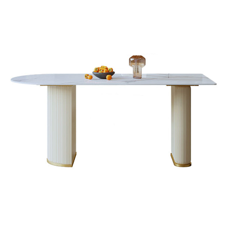 Tavolo da pranzo in forma gratuita minimalista con 4 sedie da pranzo in pelle bianca