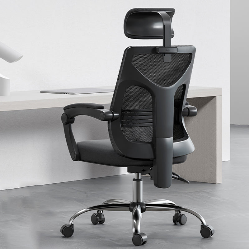 Sedia da ufficio ad armi regolabile contemporanea sedia da scrivania in rete con ruote per camera