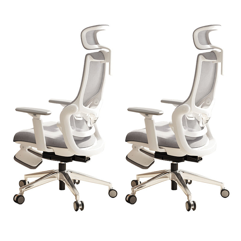 Eigentijdse verstelbare arm bureaustoelstoel met wielen