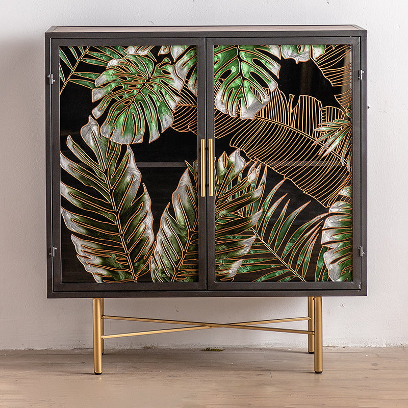 Ormat per la sala da pranzo in vetro in legno tradizionale.