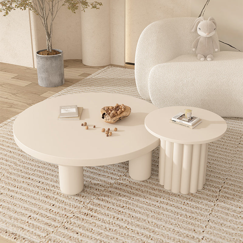 Table basse contemporaine en bois ou table de bout avec 4 pieds
