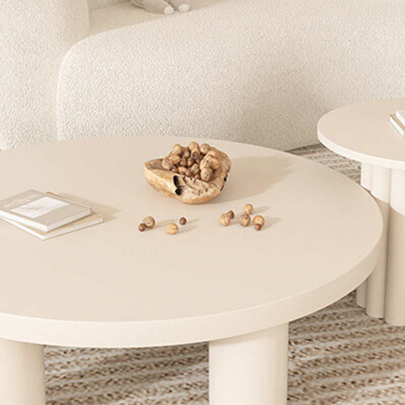Table basse contemporaine en bois ou table de bout avec 4 pieds