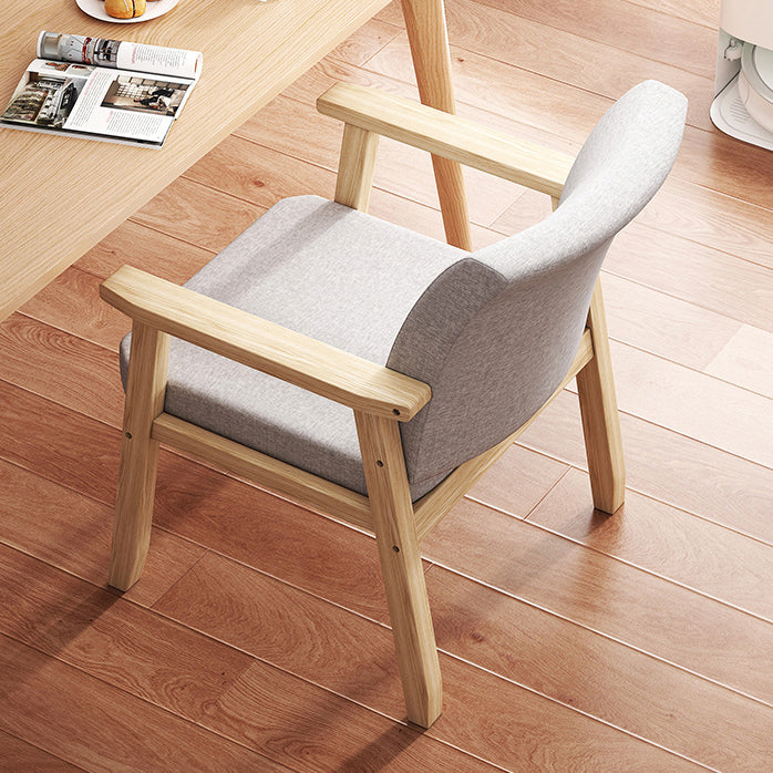 Eigentijdse massief houten rubberen houten arm eetstoel met gestoffeerd voor huis