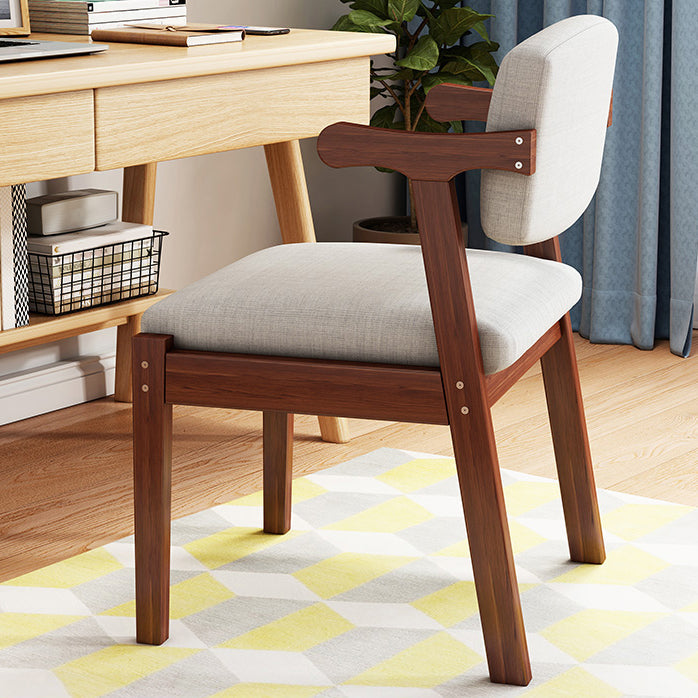 Eigentijdse massief houten rubberen houten arm eetstoel met gestoffeerd voor huis