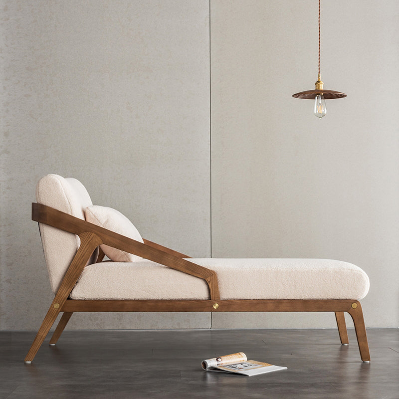 Divano chaise longue scandinavo imbottito. Poltrona chaise longue a due braccioli in beige