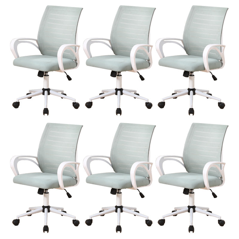 モダニズム固定武器室の椅子メッシュバックデスクチェア付き車輪付き