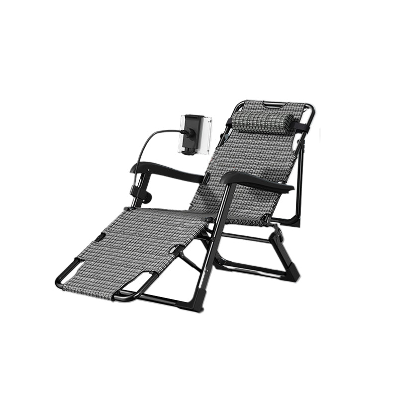 Sedia reclinabile al coperto contemporaneo con base in metallo e braccia e movimento del piede indipendente