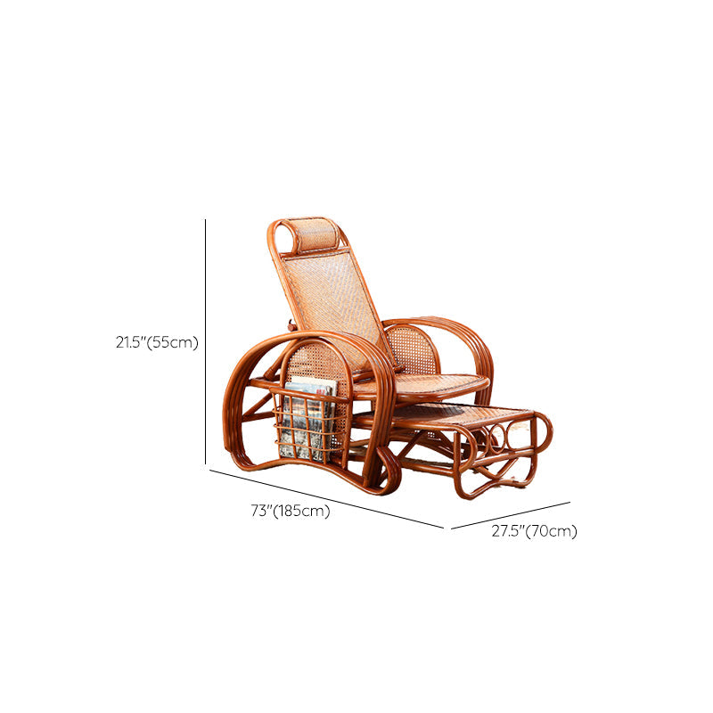 Traditioneller Standard Liege mit festen Holzbeinen und Armen in Braun