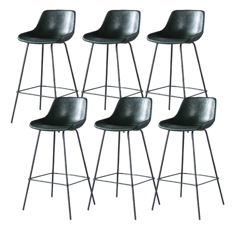 Hedendaagse gestoffeerde lage rugkakbarkrukken met metalen basis