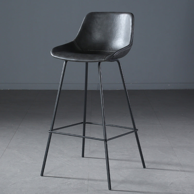 Hedendaagse gestoffeerde lage rugkakbarkrukken met metalen basis