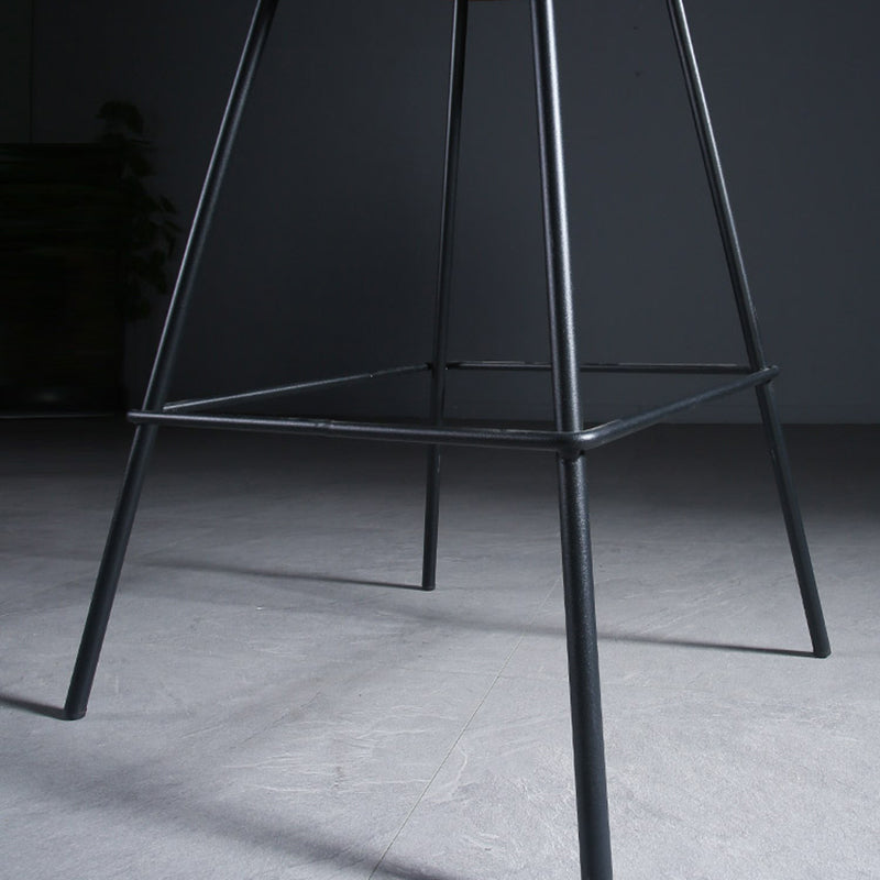 Hedendaagse gestoffeerde lage rugkakbarkrukken met metalen basis