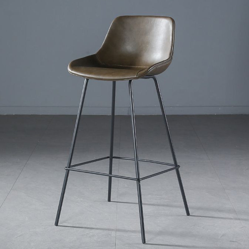 Hedendaagse gestoffeerde lage rugkakbarkrukken met metalen basis