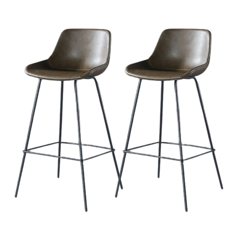 Hedendaagse gestoffeerde lage rugkakbarkrukken met metalen basis