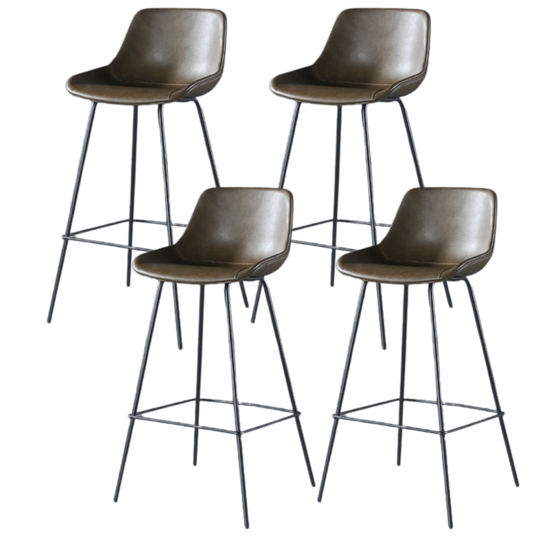 Hedendaagse gestoffeerde lage rugkakbarkrukken met metalen basis