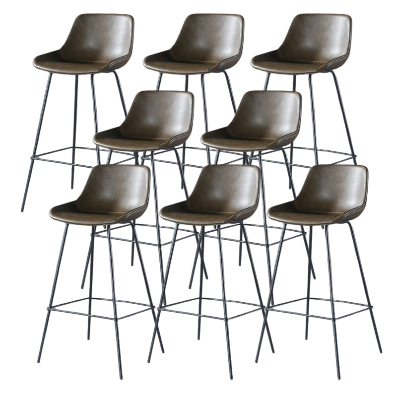 Hedendaagse gestoffeerde lage rugkakbarkrukken met metalen basis