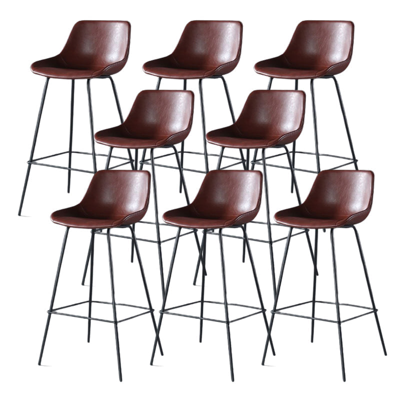 Hedendaagse gestoffeerde lage rugkakbarkrukken met metalen basis