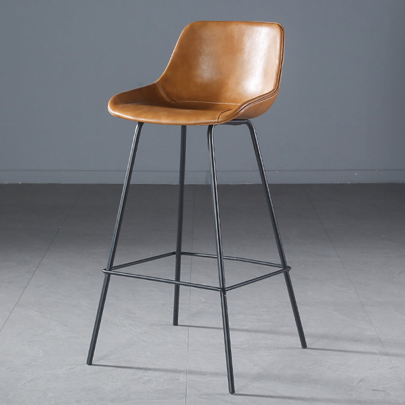 Hedendaagse gestoffeerde lage rugkakbarkrukken met metalen basis