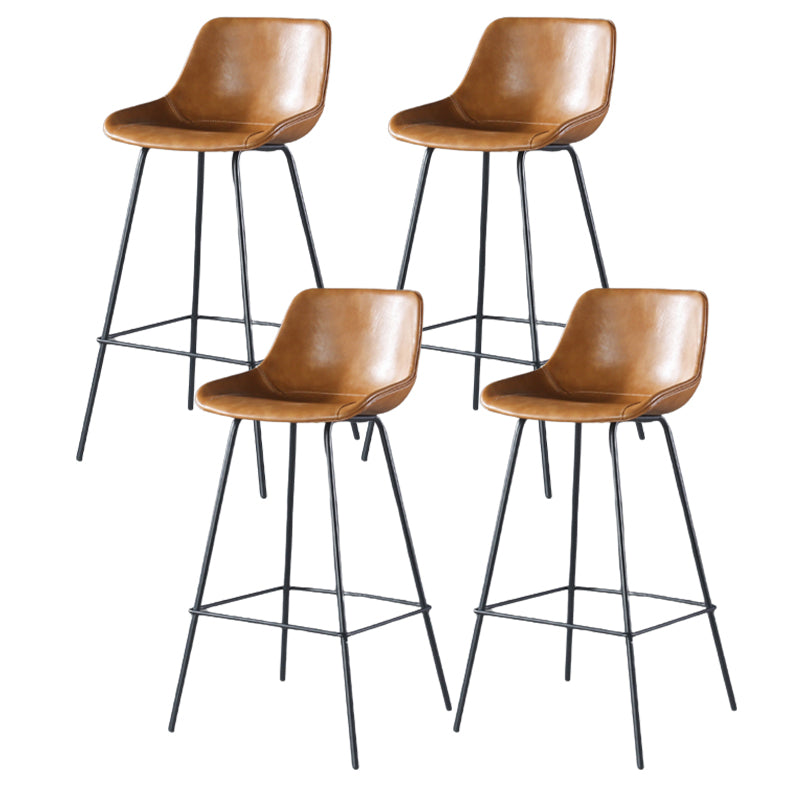 Hedendaagse gestoffeerde lage rugkakbarkrukken met metalen basis