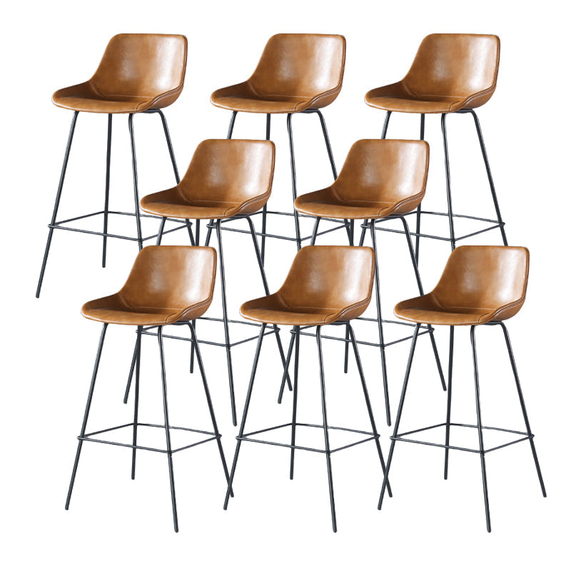 Hedendaagse gestoffeerde lage rugkakbarkrukken met metalen basis