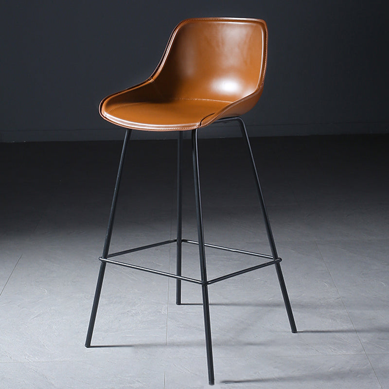 Hedendaagse gestoffeerde lage rugkakbarkrukken met metalen basis