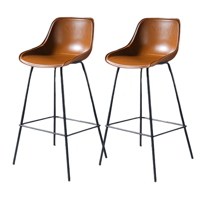 Hedendaagse gestoffeerde lage rugkakbarkrukken met metalen basis